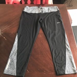 Nike dri-fit crop leggings